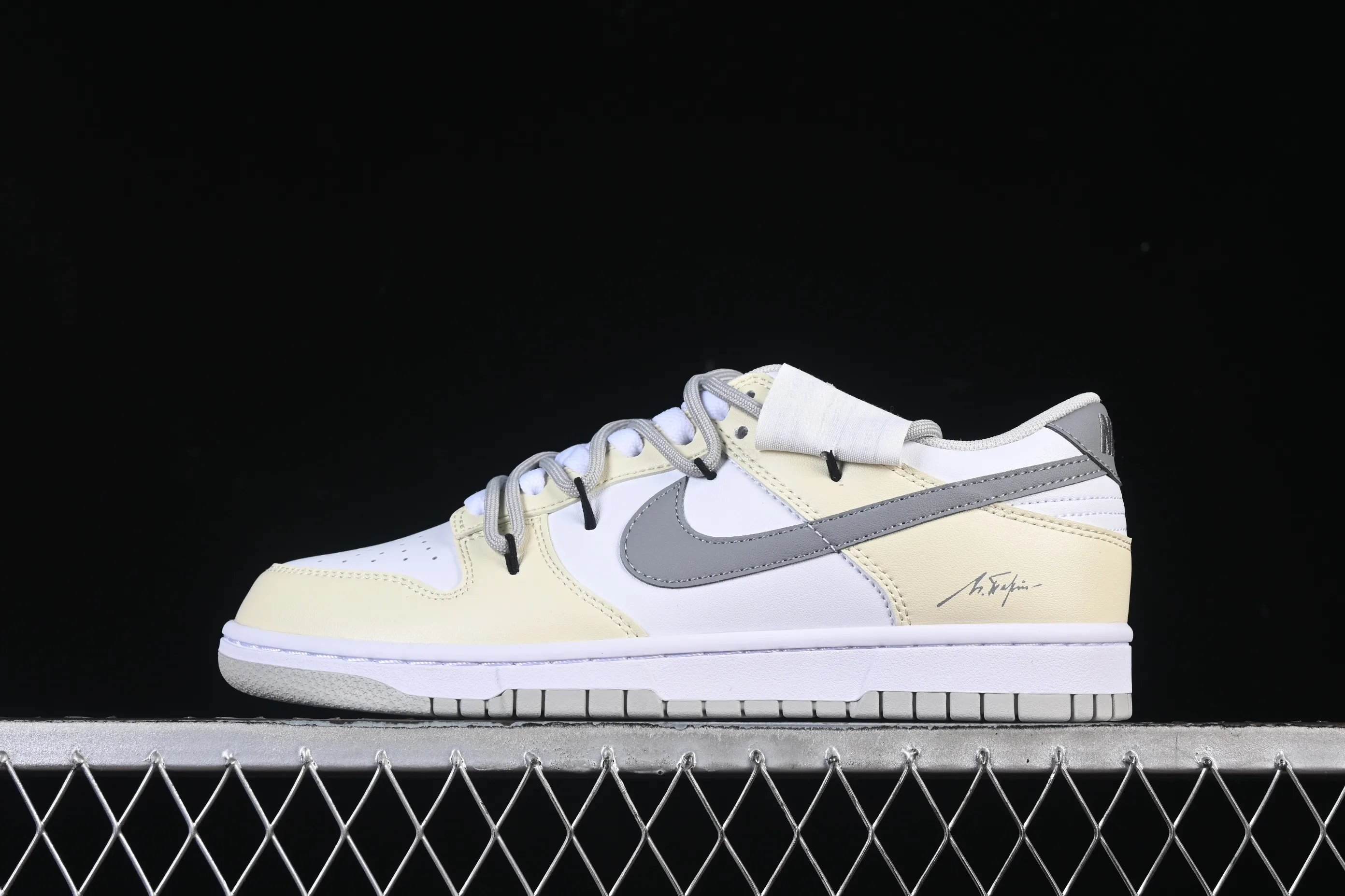 All categories Nk SB Dunk Series Nk SB Dunk Low High-end customized low-top sneakers Nike SB Dunk Low straps low-top casual sneakers HF5441-105